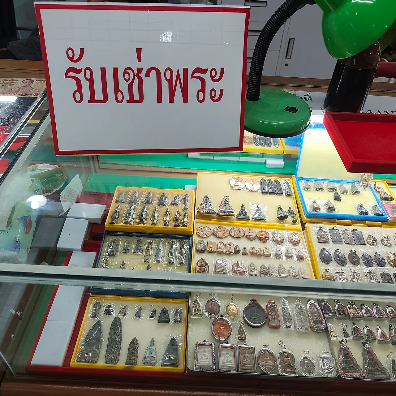 เริ่มบูชาพระเครื่องอย่างไร: คู่มือเลือกองค์แรกสำหรับมือใหม่