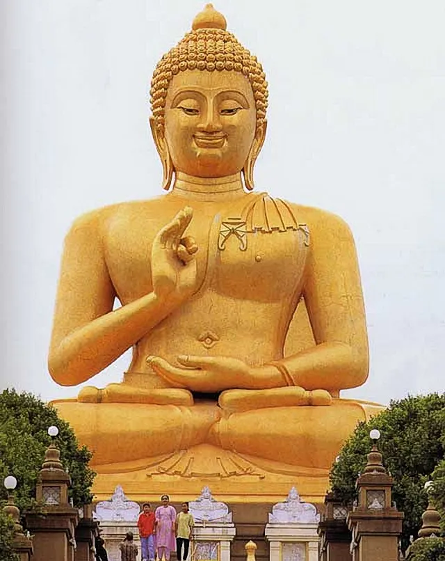 พระพุทธทักษิณมิ่งมงคล (เขากง)