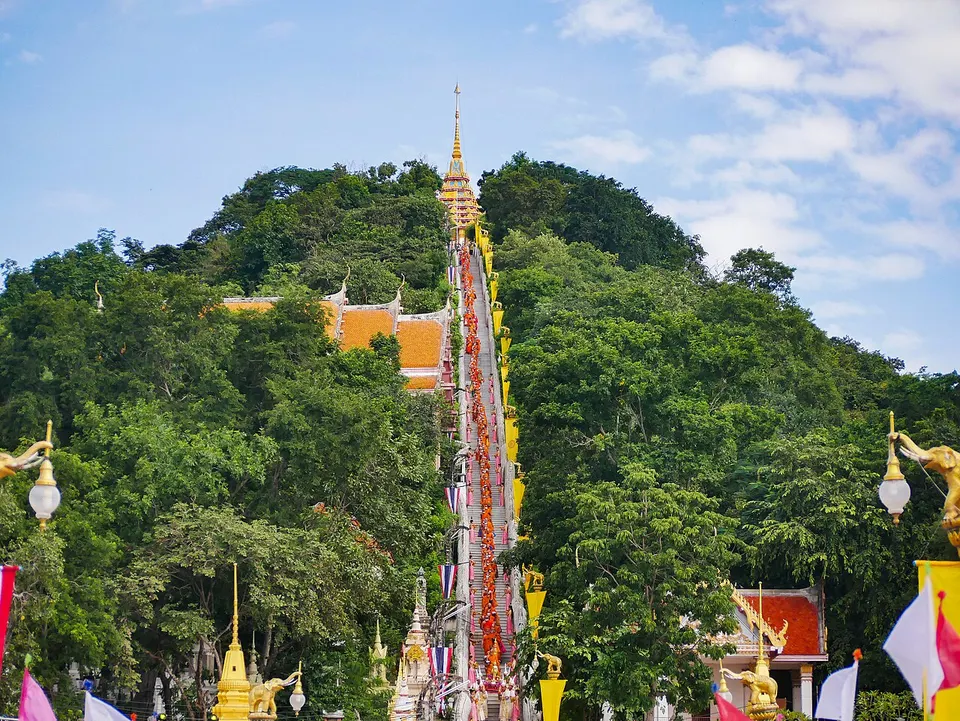 วัดสังกัสรัตนคีรี (เขาสะแกกรัง)