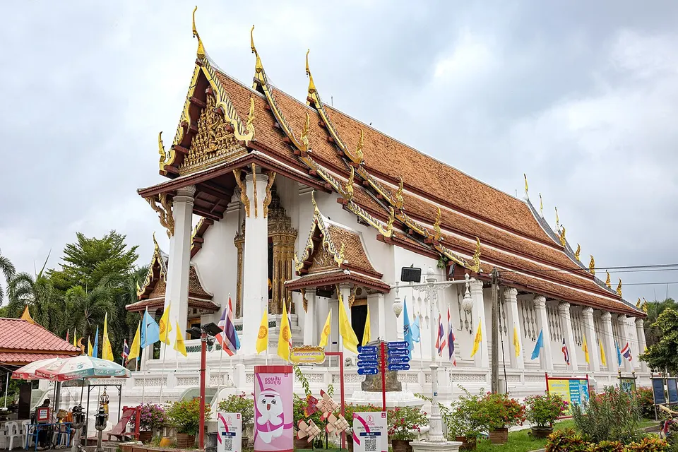 วัดหน้าพระเมรุราชิการาม